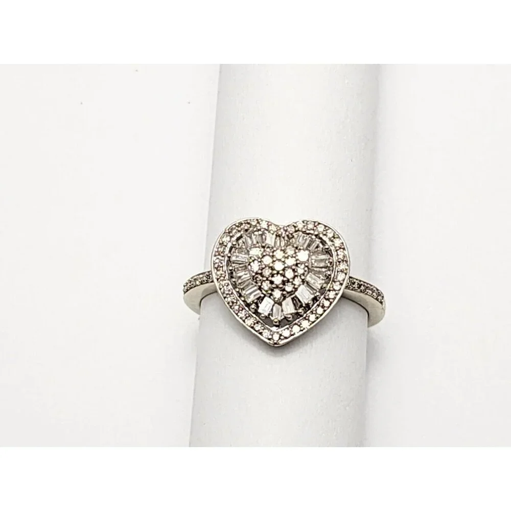 Unique 14K Karat Solid White Gold Designer Ladies Heart Diamond Ring - Size 7.25